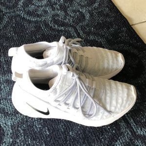 ✔️Nike Women’s PAYAA 833675 -101-VH  👟